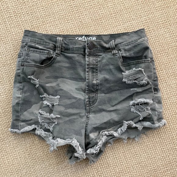 Refuge Camouflage Frayed Distressed Cheeky Shorts 8 - Picture 1 of 3